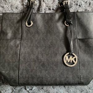 Michael Kors Jet Set Tote